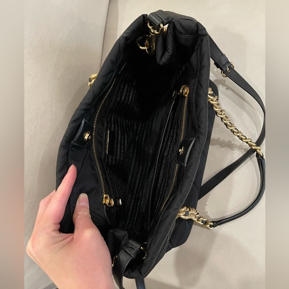 💯 Authentic LIKE NEW PRADA Re-Edition 1995 Tote 🖤 - Picture 7 of 12